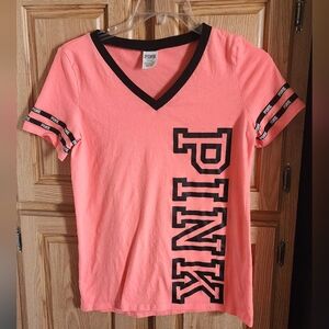 VS Pink tee